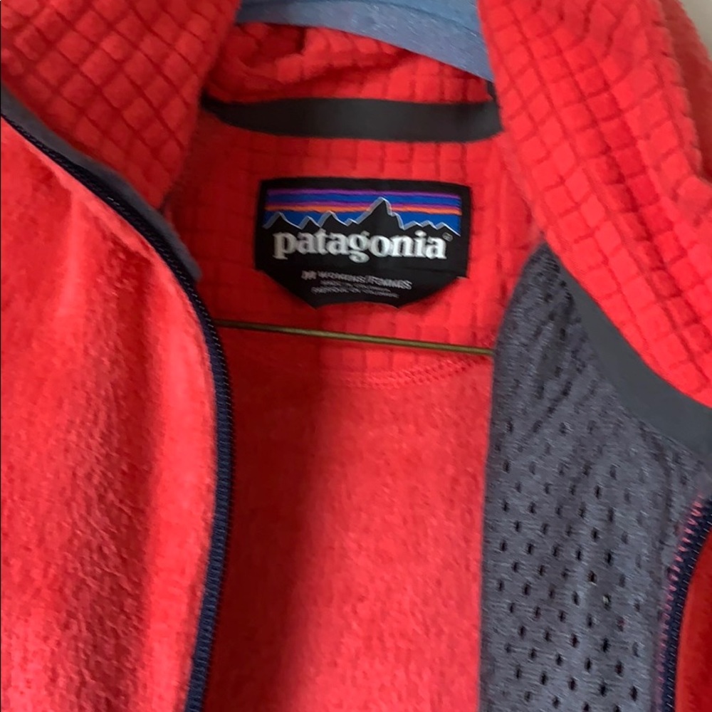 Pink Patagonia R2 Fleece Jacket - Picture 4 of 6